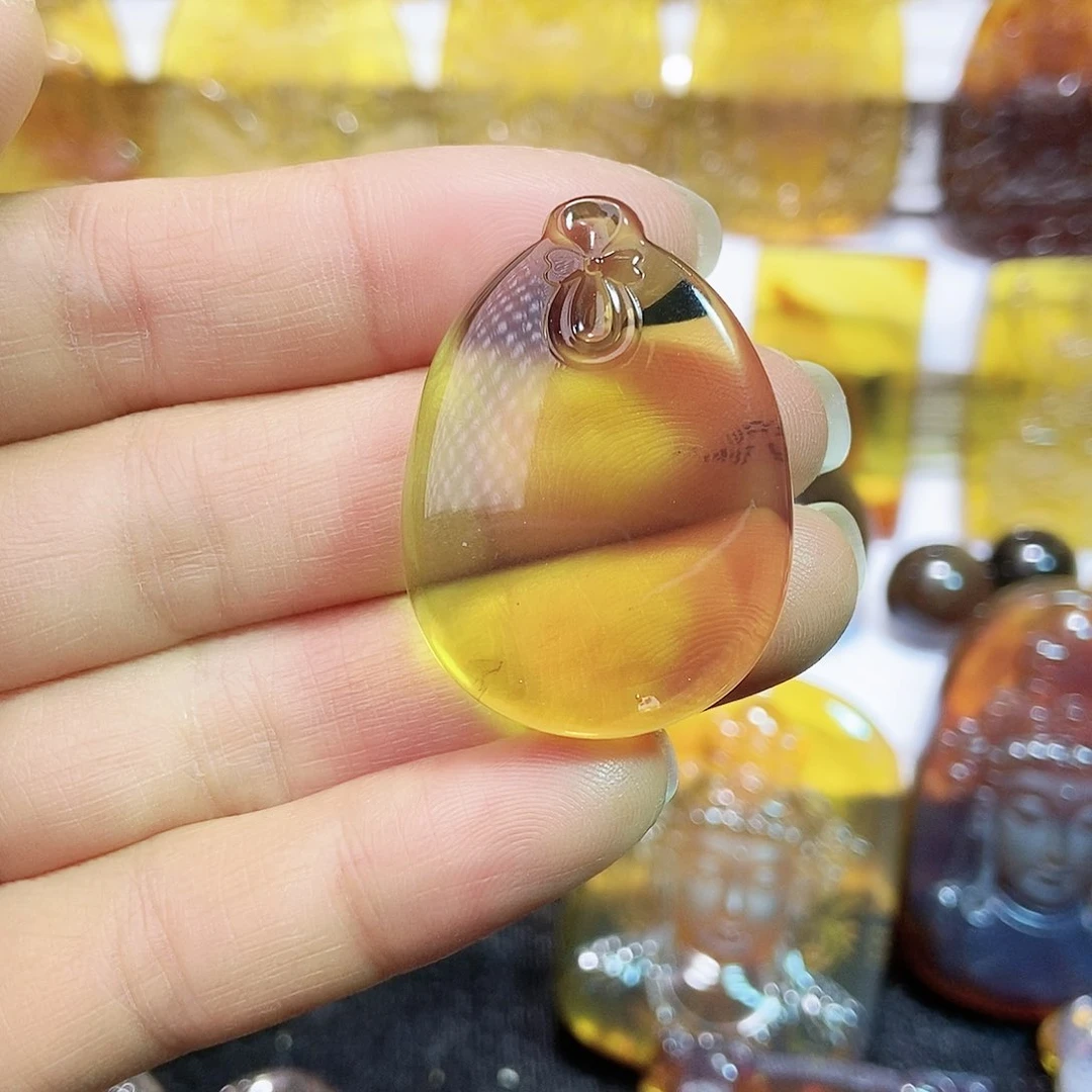 琥珀颈饰未镶嵌旗袍