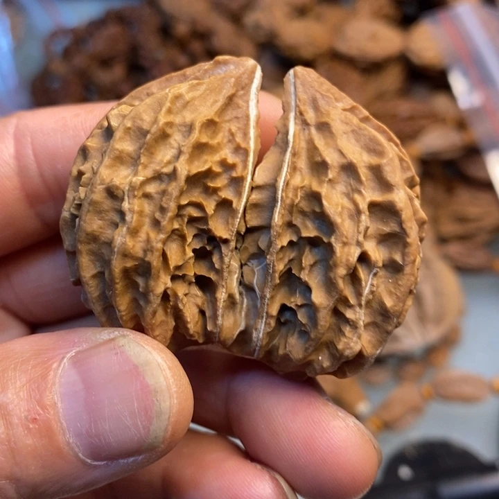 文玩核桃吊坠娜姐59