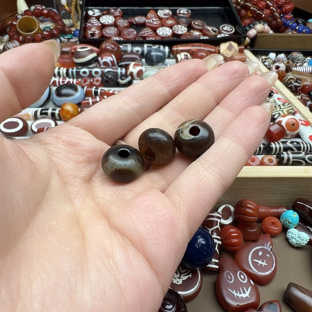藏***馆玛瑙/玉髓未镶嵌珠宝半成品