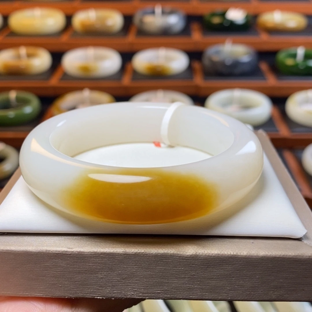 未镶嵌手镯和田玉（糖玉）55圈