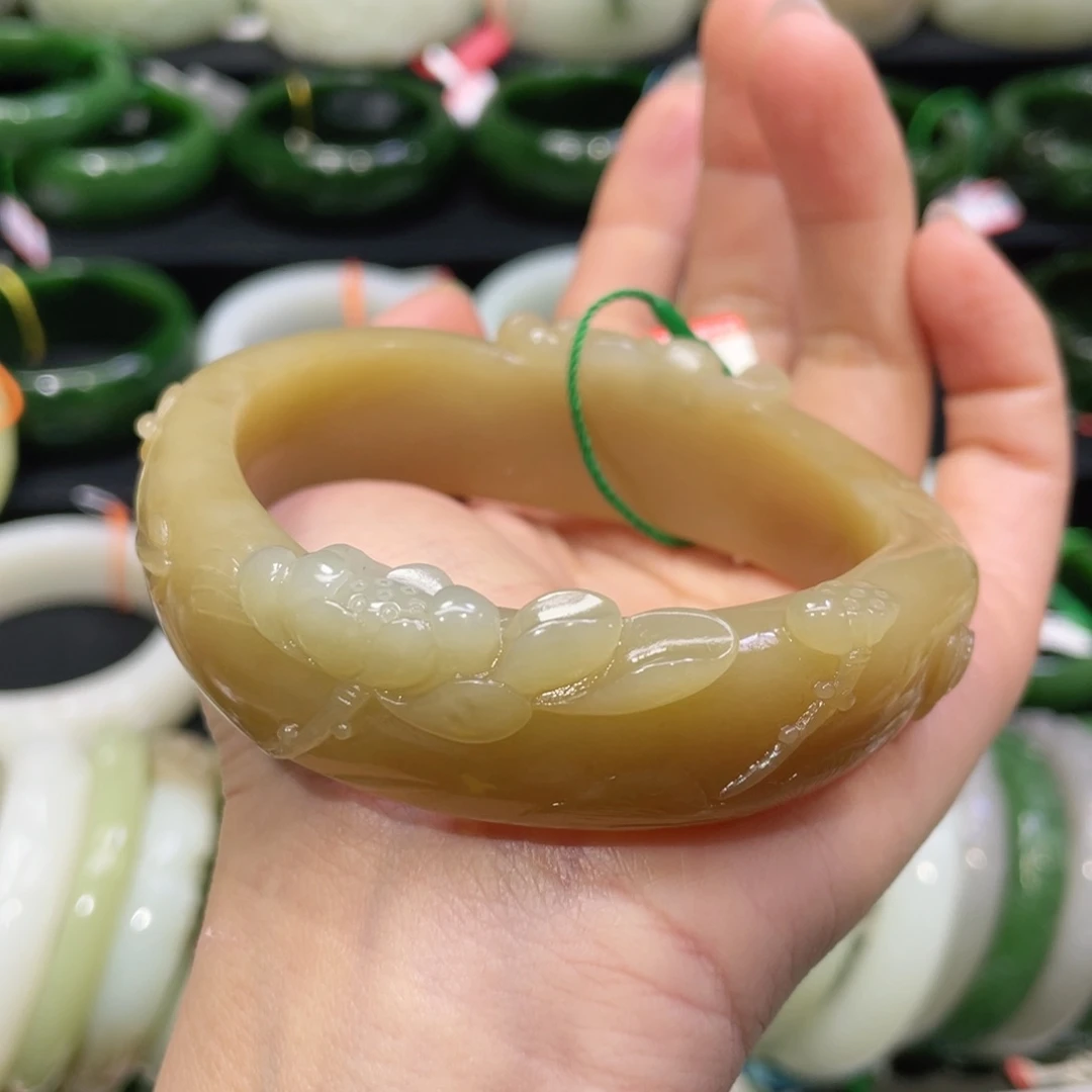 未镶嵌手镯和田玉22。   62