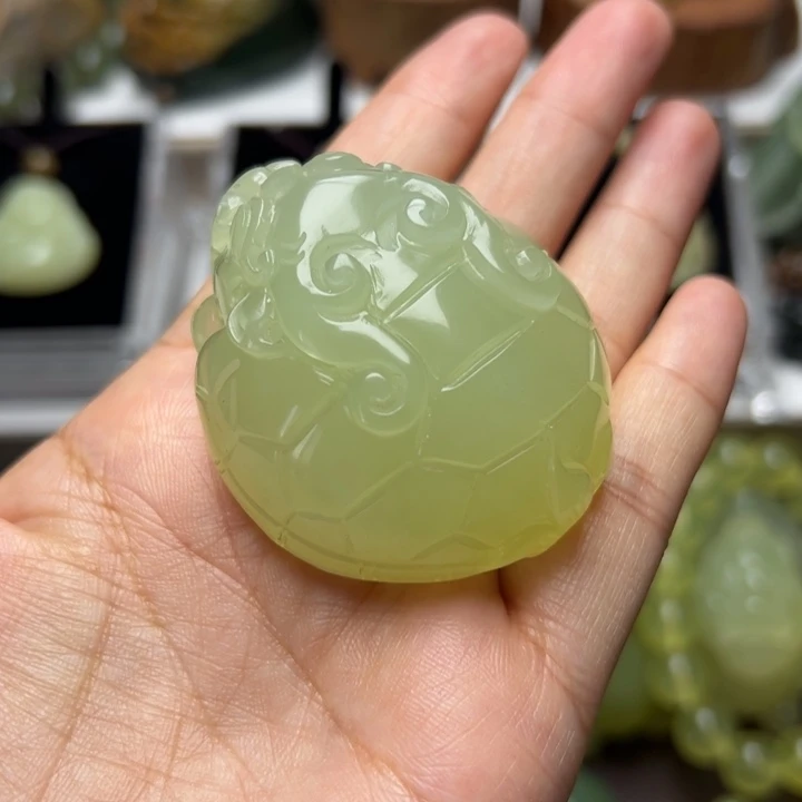 清***月蛇纹石玉未镶嵌手把件