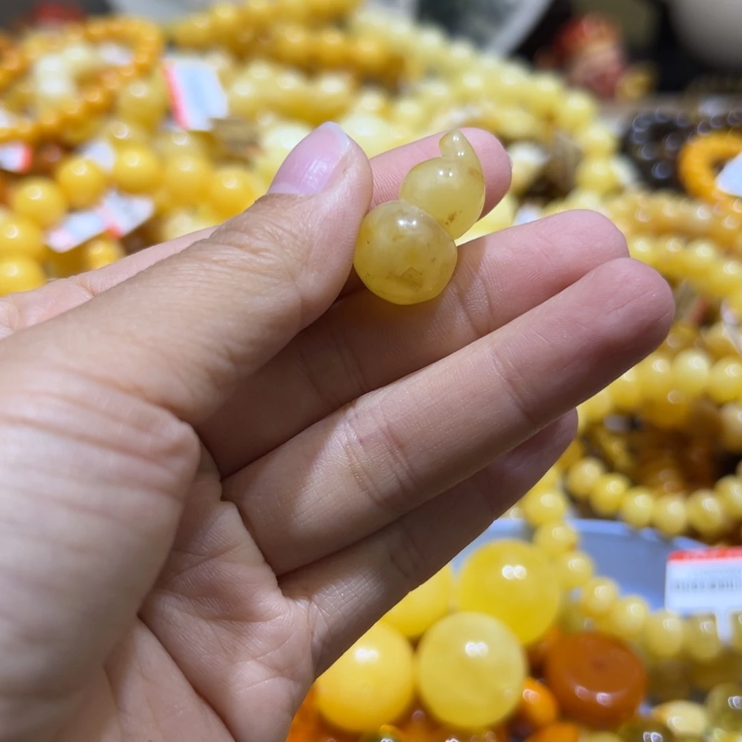 琥珀珠宝奇石未镶嵌