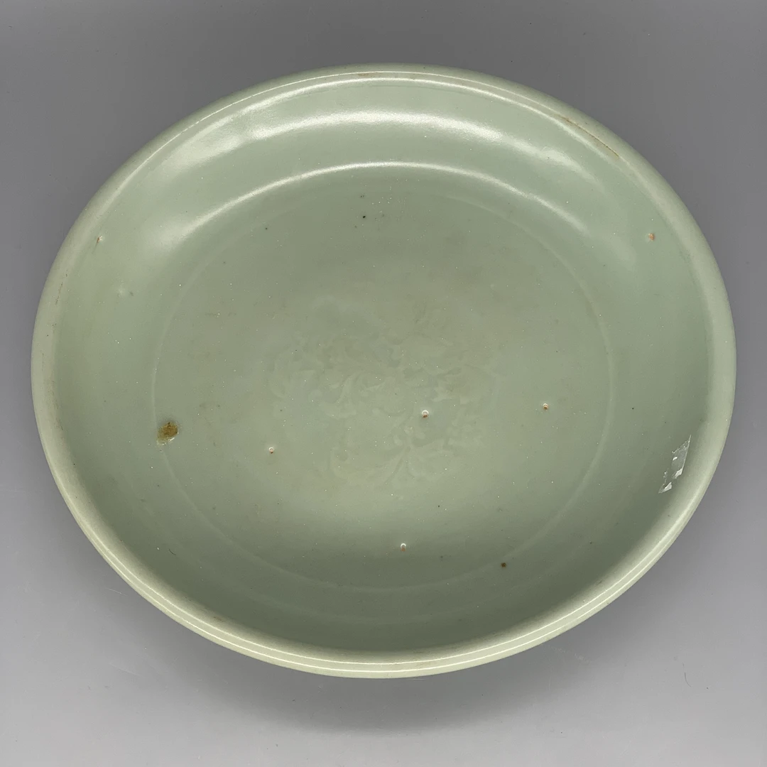 92512033*明早期龙泉窑青瓷模印花卉纹盘/瓷器九/江苏省文物总店J