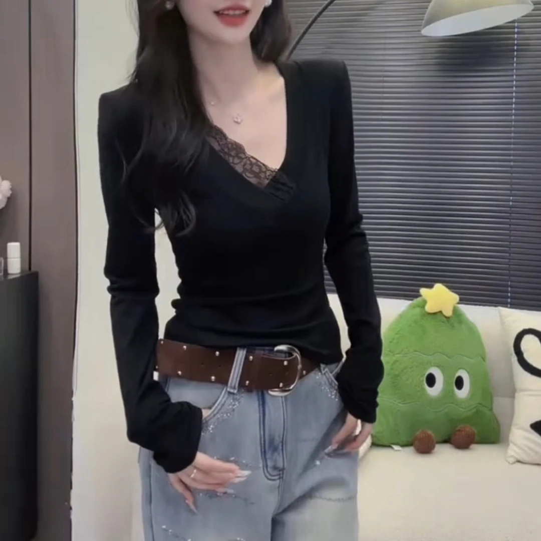 时尚简约大气拼接蕾丝V领长袖打底衫