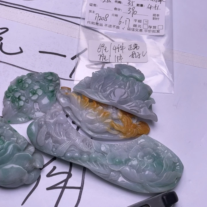翡翠未镶嵌颈饰笨*