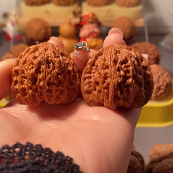 文玩核桃吊坠39蜜纹