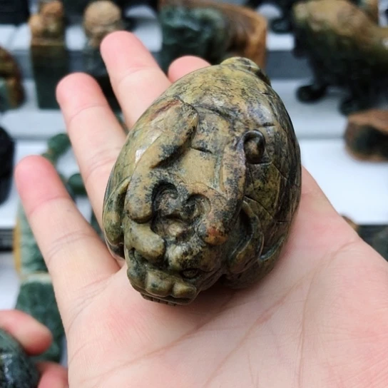 未镶嵌岫岩河磨玉（透闪石质玉）把件