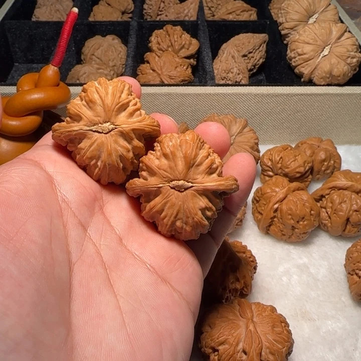 文玩核桃把件球白