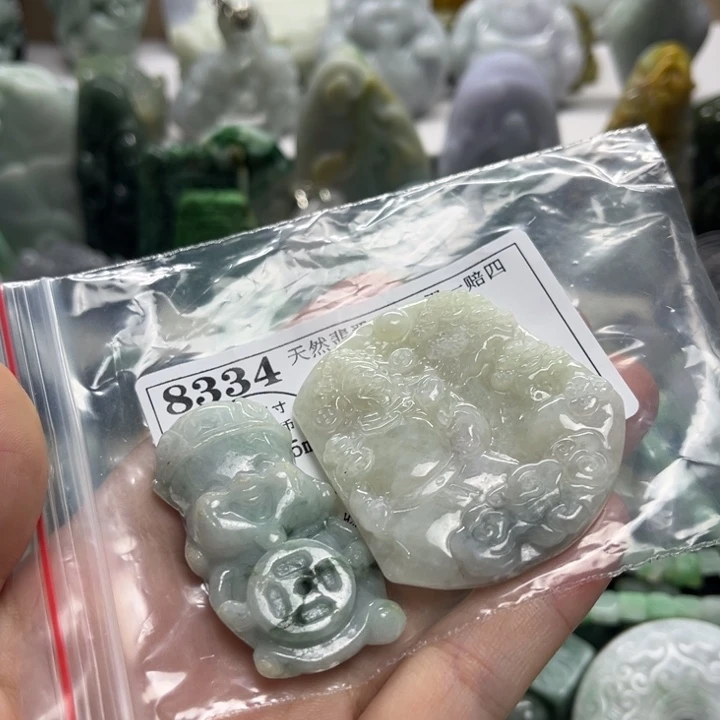 翡翠未镶嵌颈饰8334瑕疵