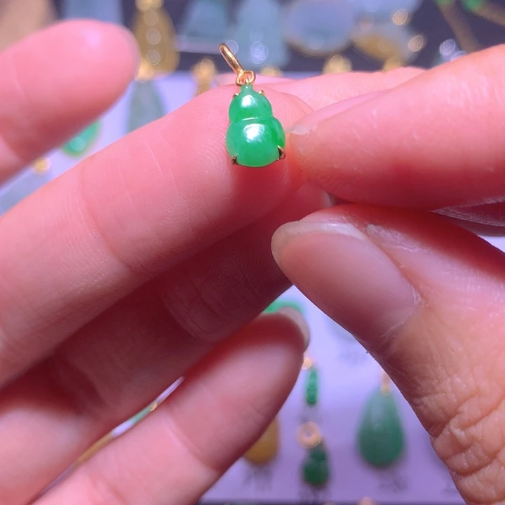 颈饰18K金镶嵌翡翠翡翠