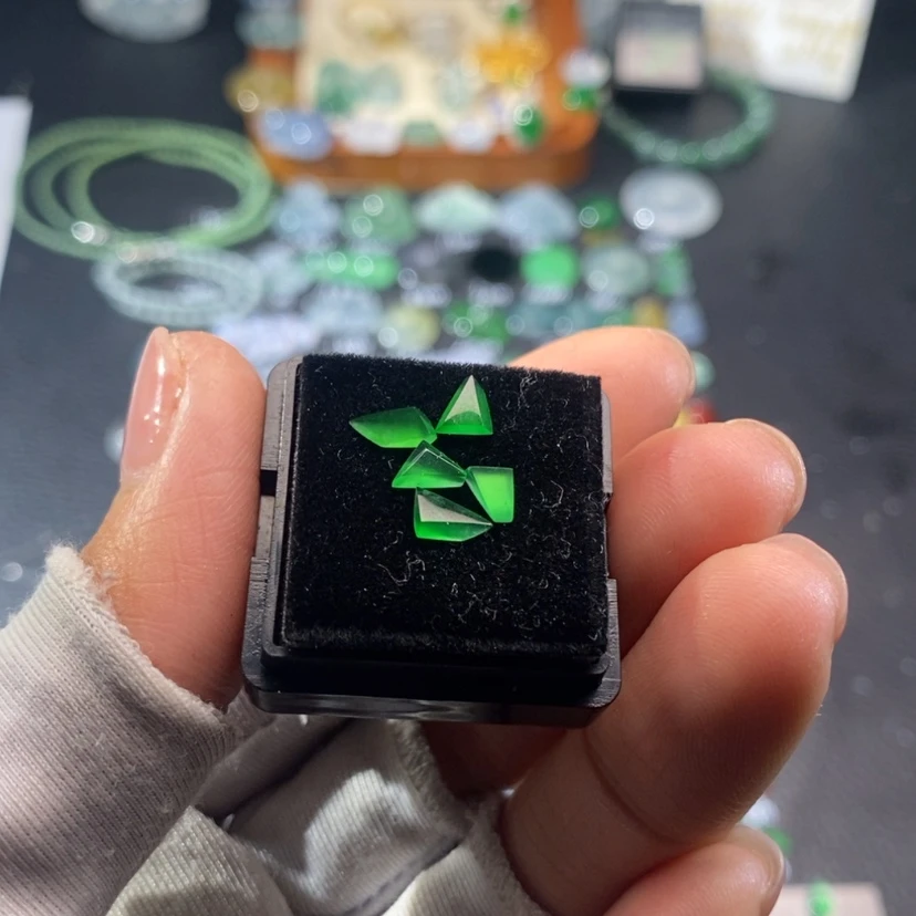 【闪购商品】翡翠挂件未镶嵌切割