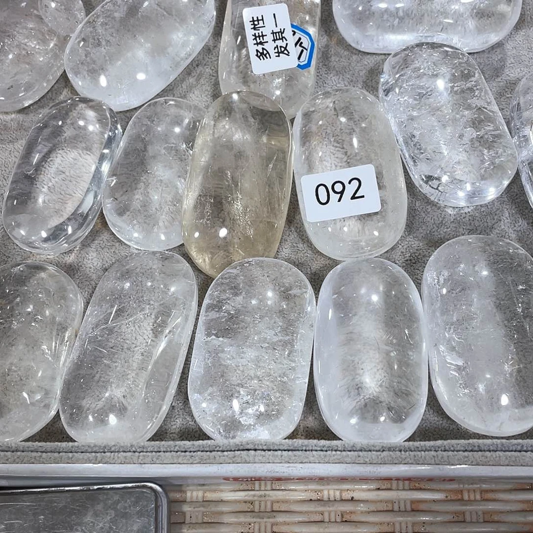 水晶摆件…..未镶嵌1个
