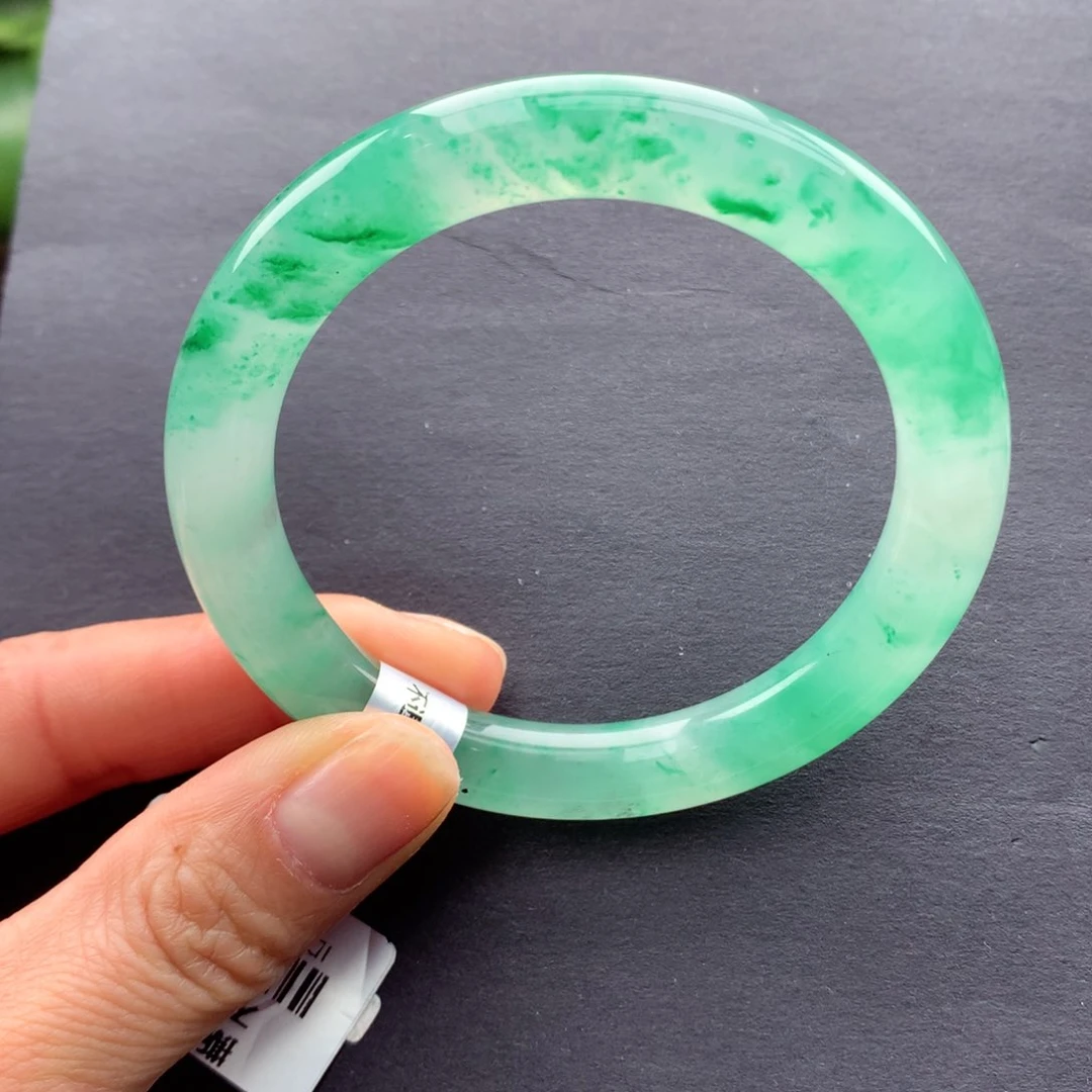 【闪购商品】未镶嵌手镯石英质玉