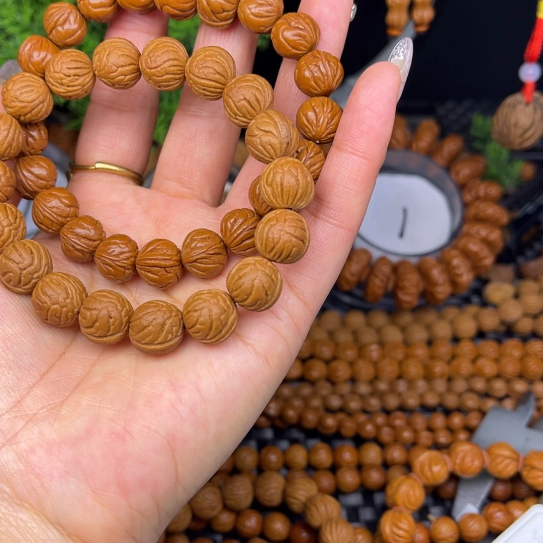 ****赢手串文玩核桃一个凤羽单圈，一个玉龙脊单圈