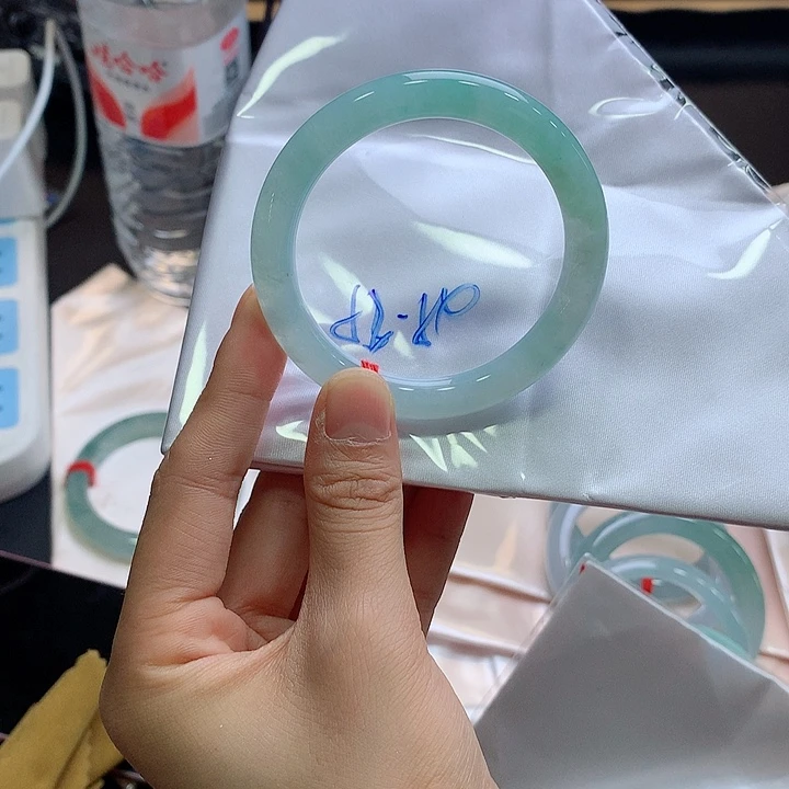 翡翠未镶嵌手镯翡翠