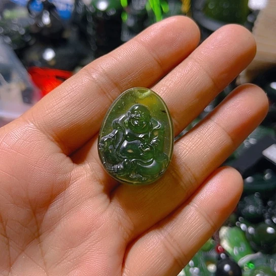 蛇纹石玉颈饰未镶嵌花***哈