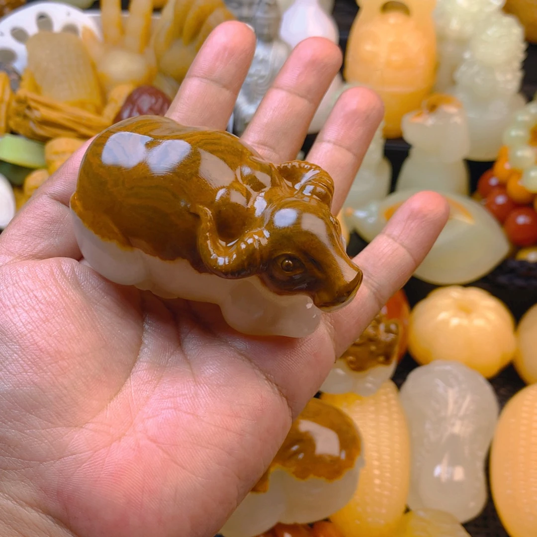 ༆****新疆五彩石牛