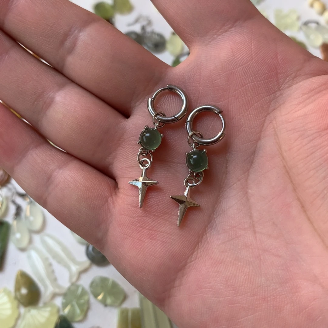 蛇纹石玉未镶嵌耳坠