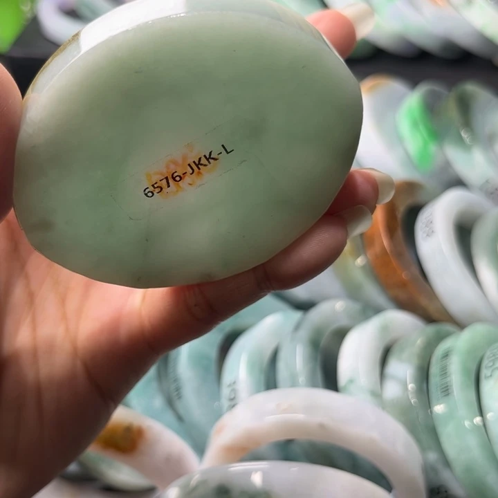 定制翡翠未镶嵌手镯