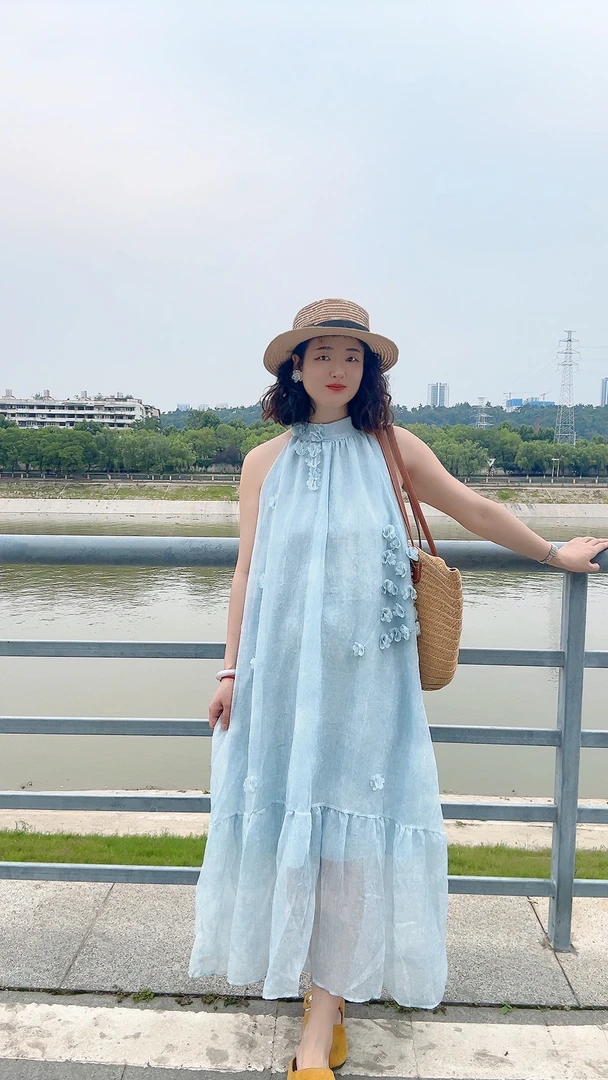 挂脖吊带连衣裙2025夏季新款宽松显瘦度假风温柔气质长裙