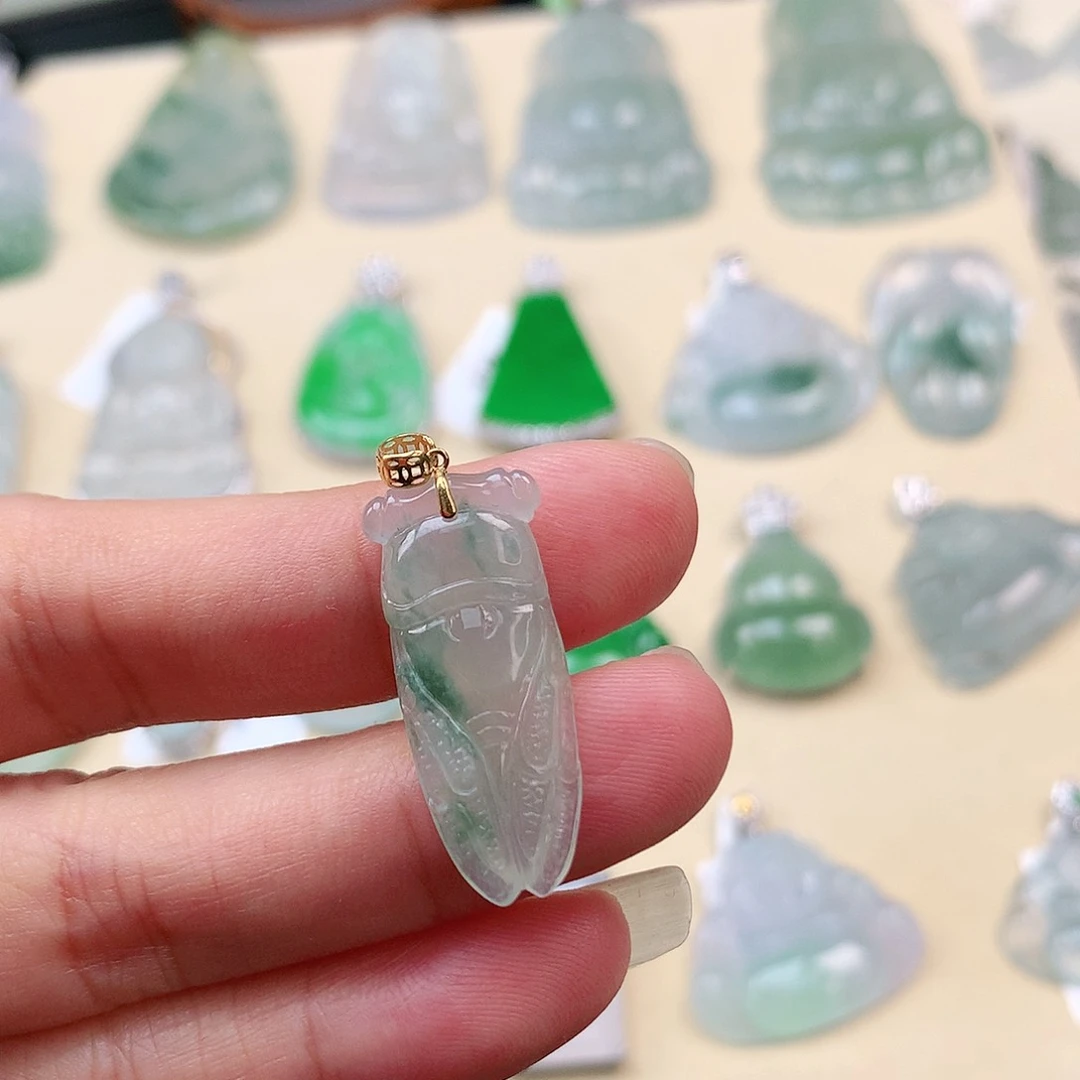 翡翠18K金镶嵌颈饰一鸣惊人