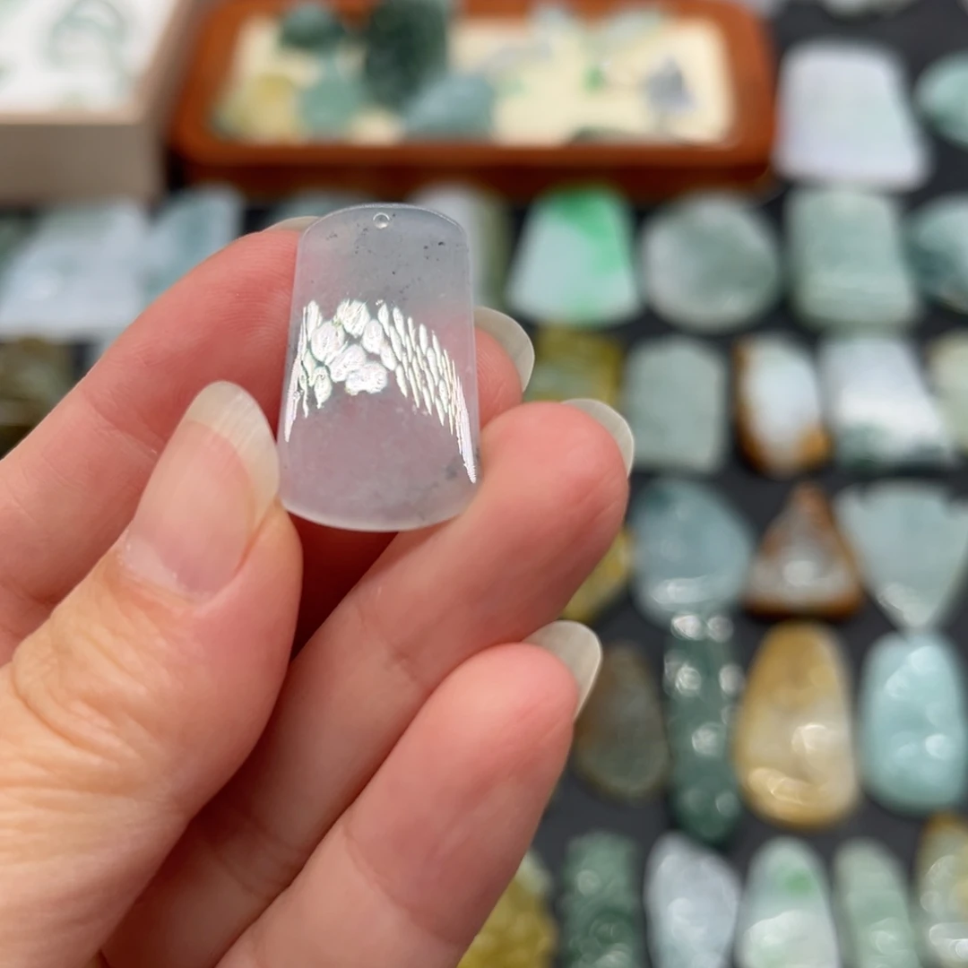 翡翠未镶嵌颈饰无事牌