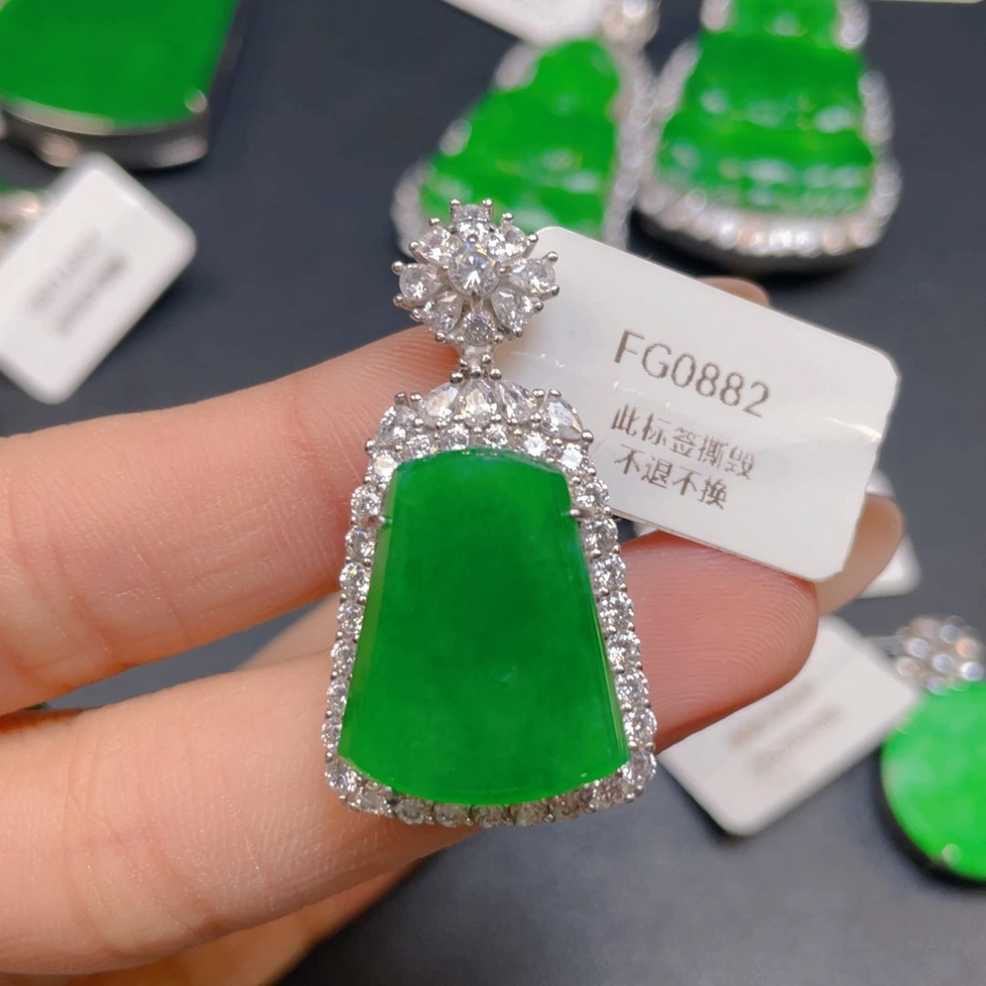 【闪购商品】颈饰银S925镶嵌翡翠苏**索翡翠