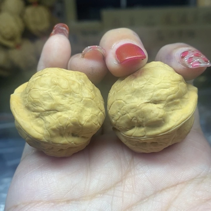 ****帥文玩核桃吊坠90铁鹦鹉微瑕