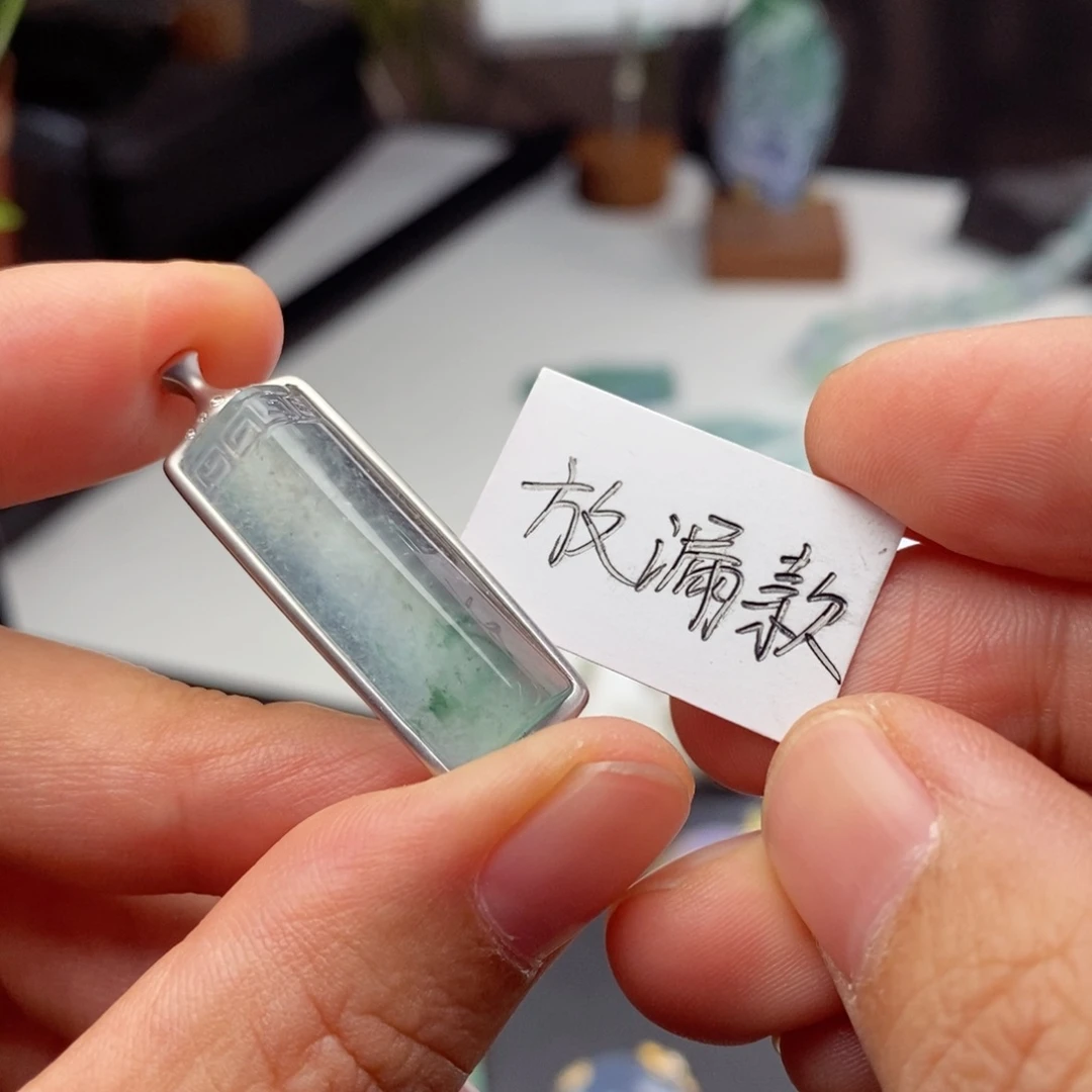 翡翠未镶嵌颈饰仿古无事牌