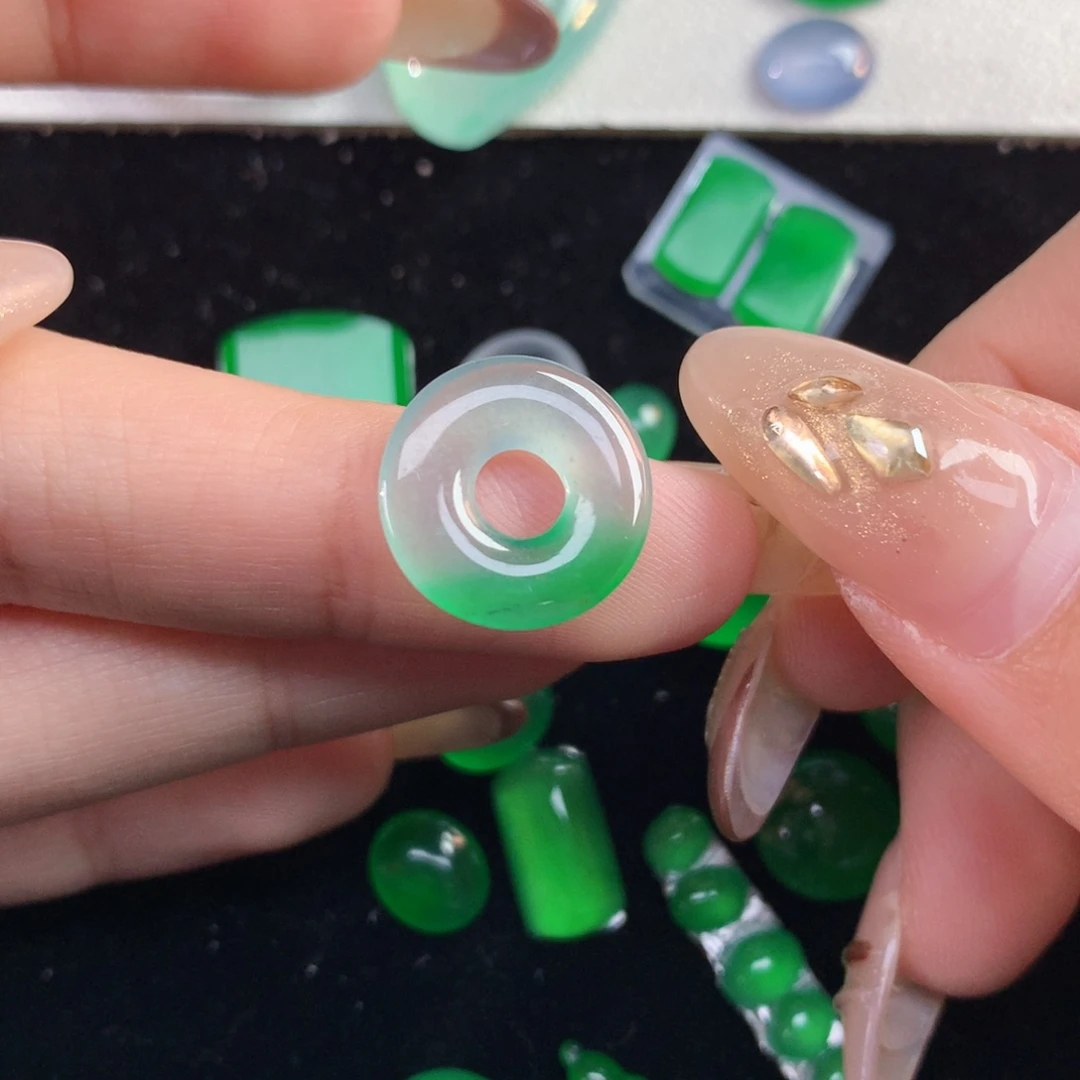 翡翠裸石13.92/2.26翡翠