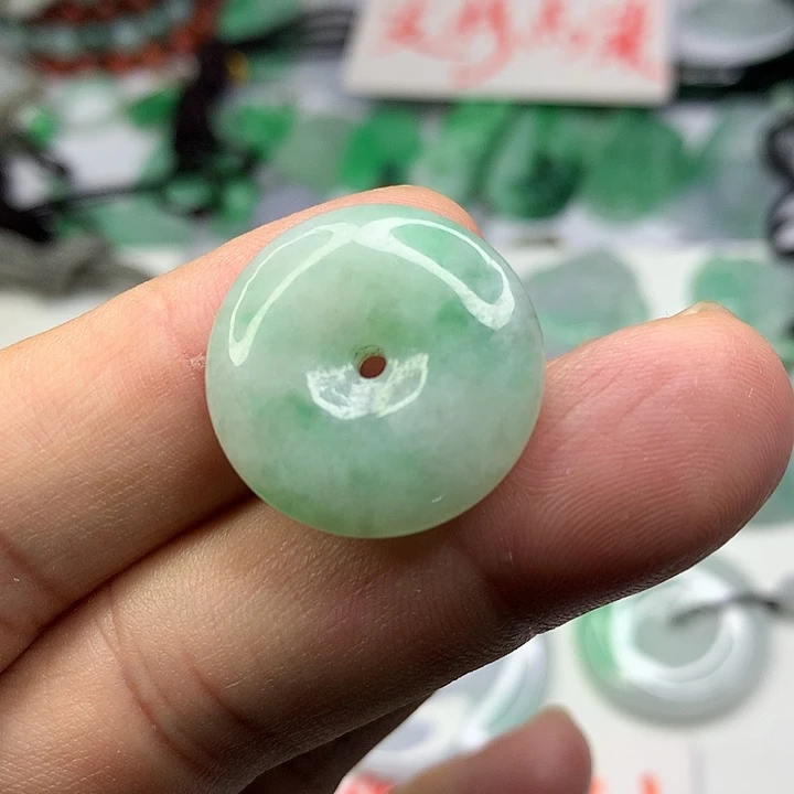 翡翠未镶嵌吊坠(赠链)