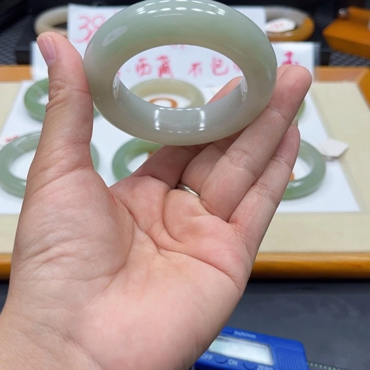 未镶嵌手镯石英质玉彼*花