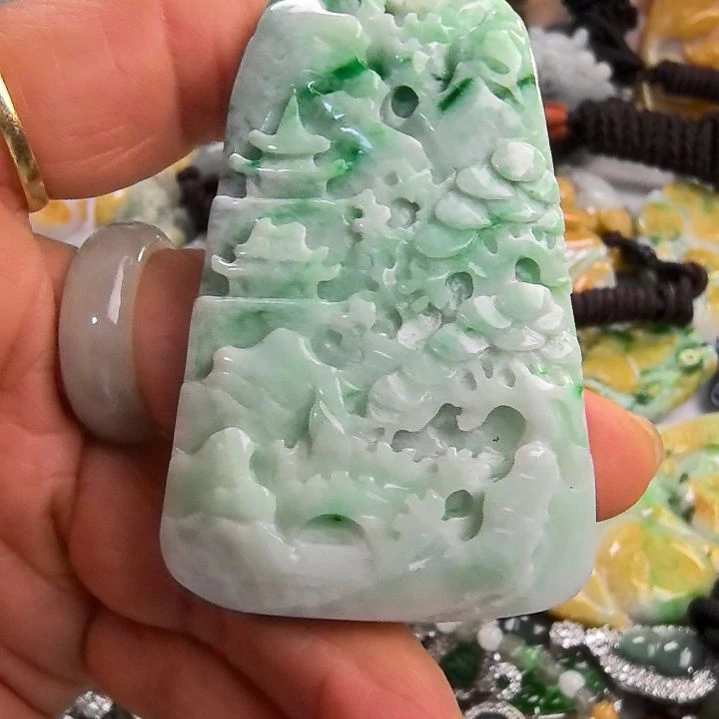 翡翠颈饰未镶嵌吊坠