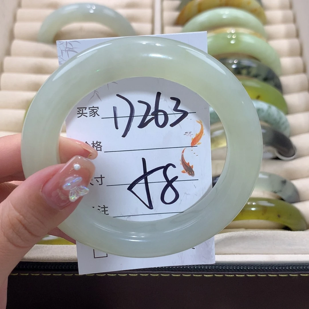 【闪购商品】未镶嵌蛇纹石玉手镯吞*噬