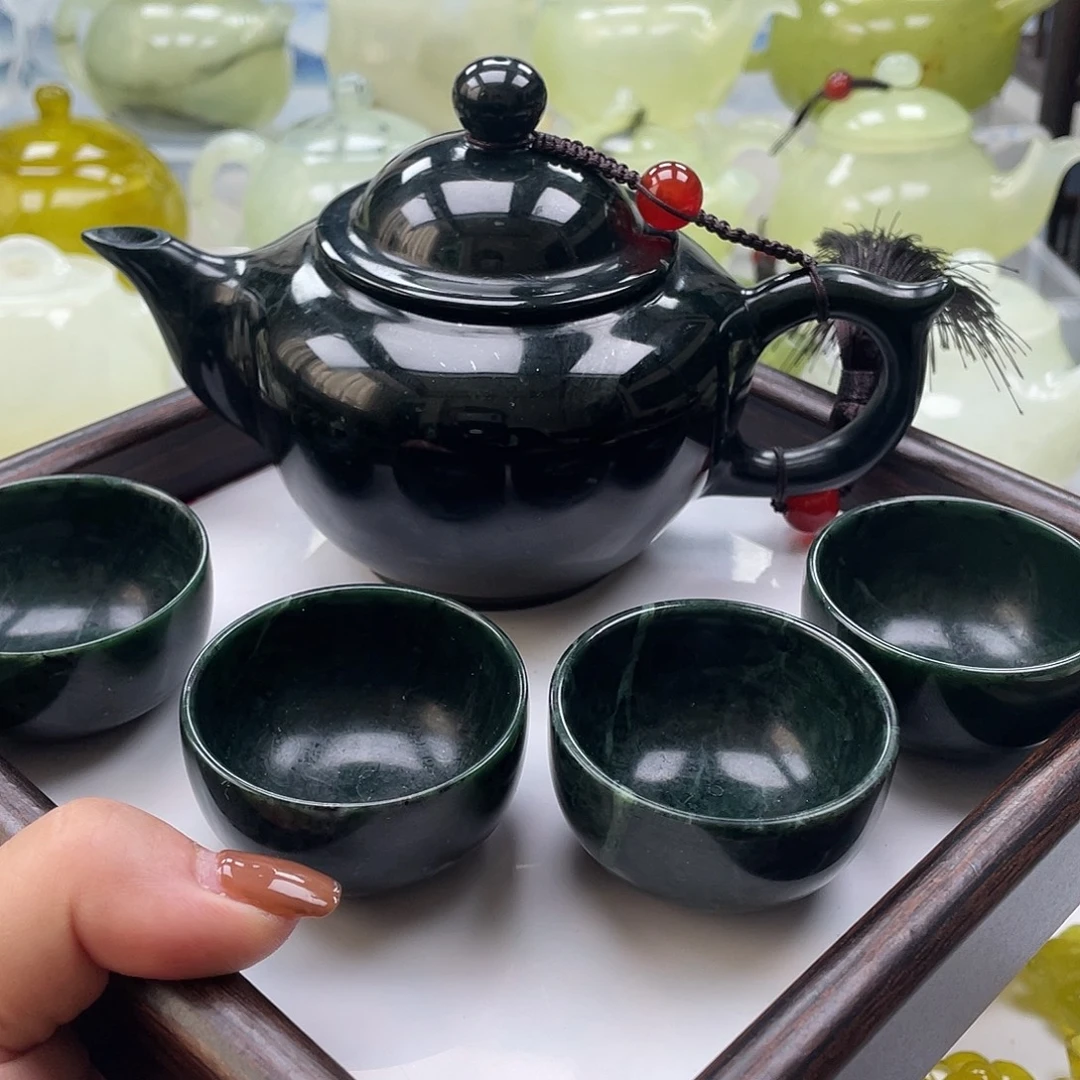 蛇纹石玉未镶嵌壶