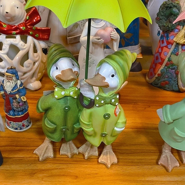 树脂制品大伞鸭子