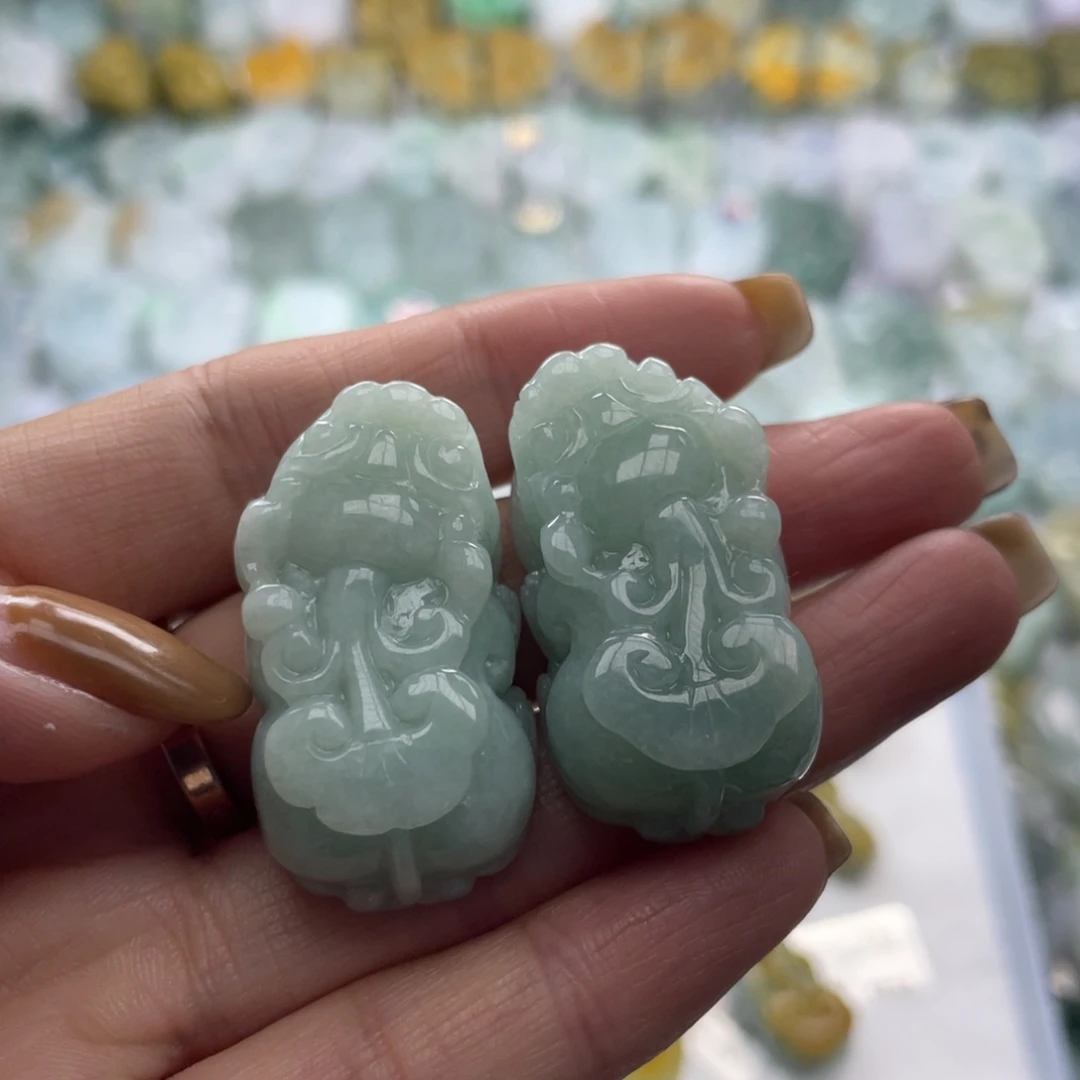 翡翠未镶嵌颈饰貔貅