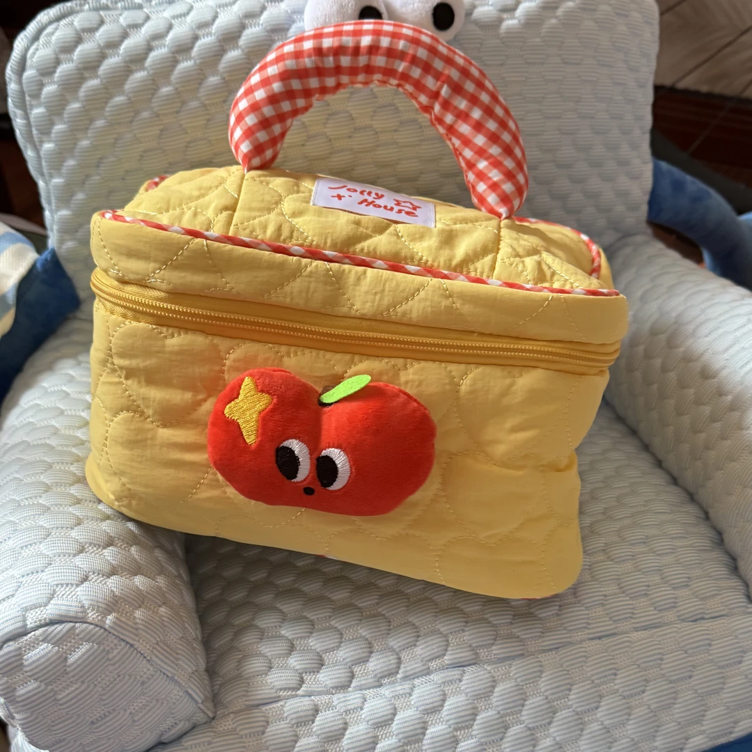 奶黄可爱原创格纹苹果大容量便携旅行化妆洗漱包