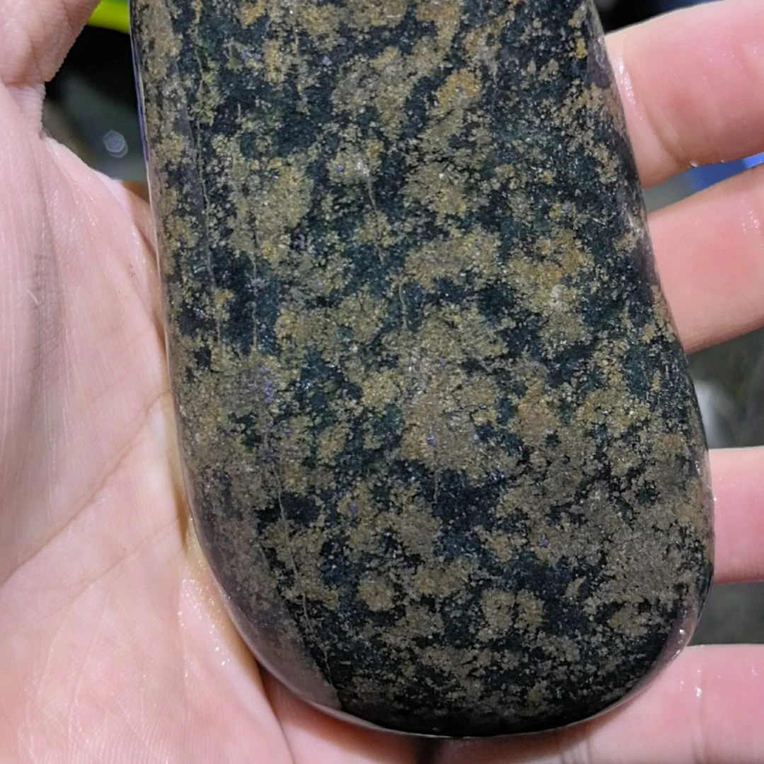 用***7藏玉药王石原石一个