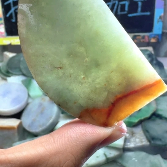 翡翠未镶嵌颈饰27666
