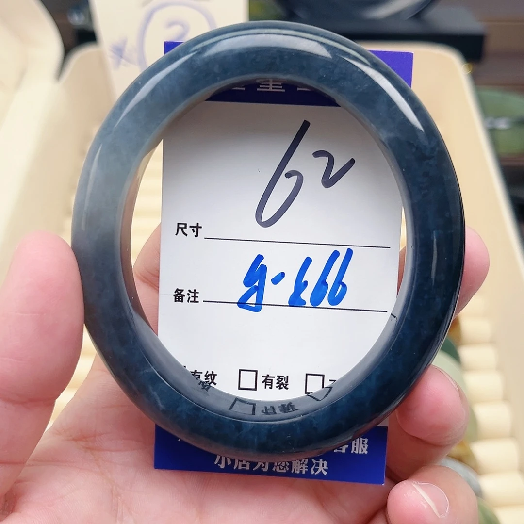 蛇纹石玉未镶嵌手镯（贵妃镯）