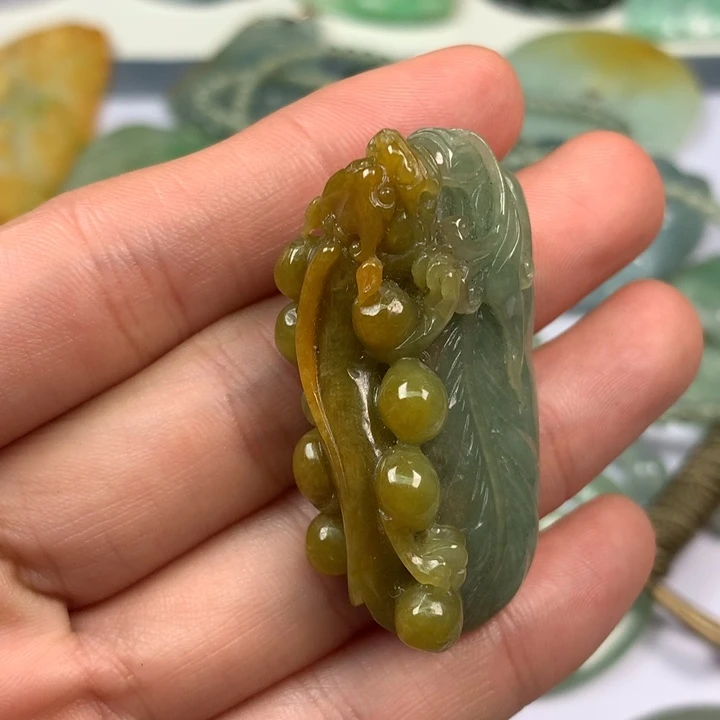 翡翠颈饰未镶嵌翡翠