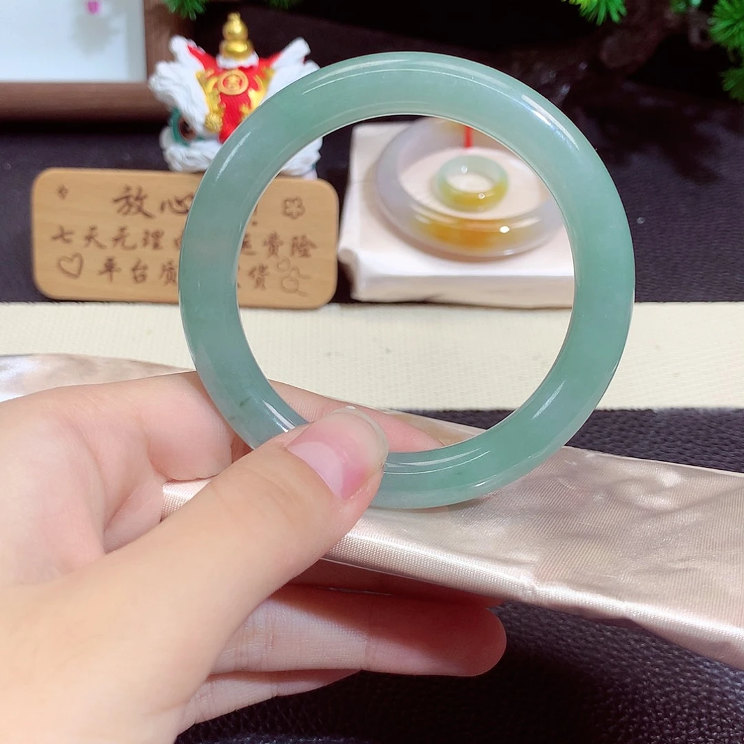 翡翠未镶嵌手镯4200
