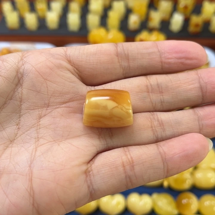 琥珀未镶嵌裸石卡15加老蜡马蹄珠