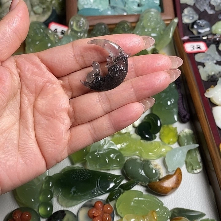 未镶嵌蛇纹石玉颈饰