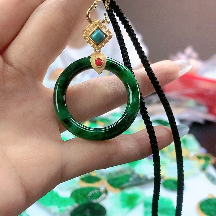 翡翠未镶嵌颈饰翡翠
