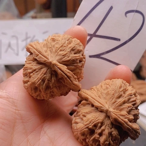 吊坠桃核41全品三角白43克