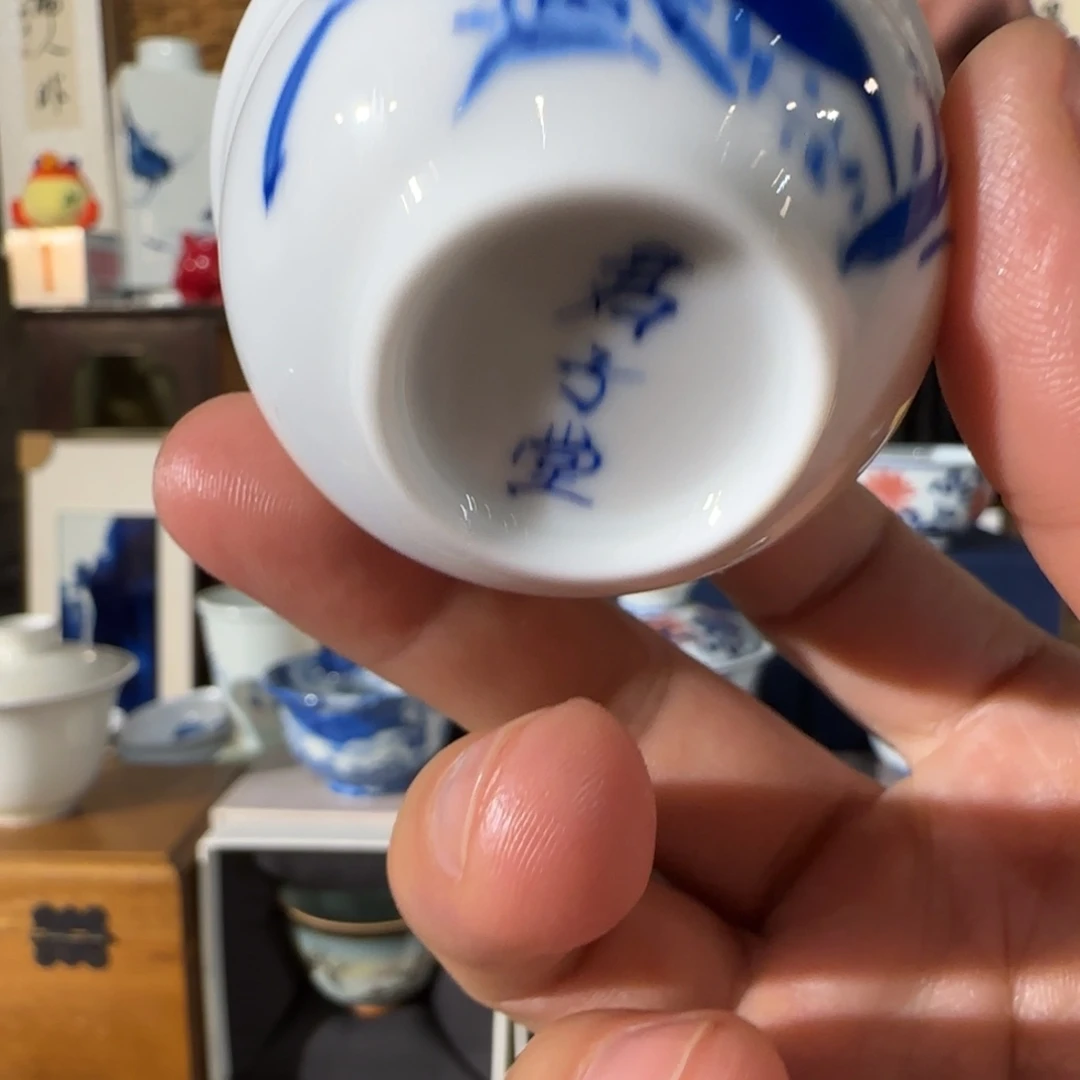 手绘青花荷花小客杯