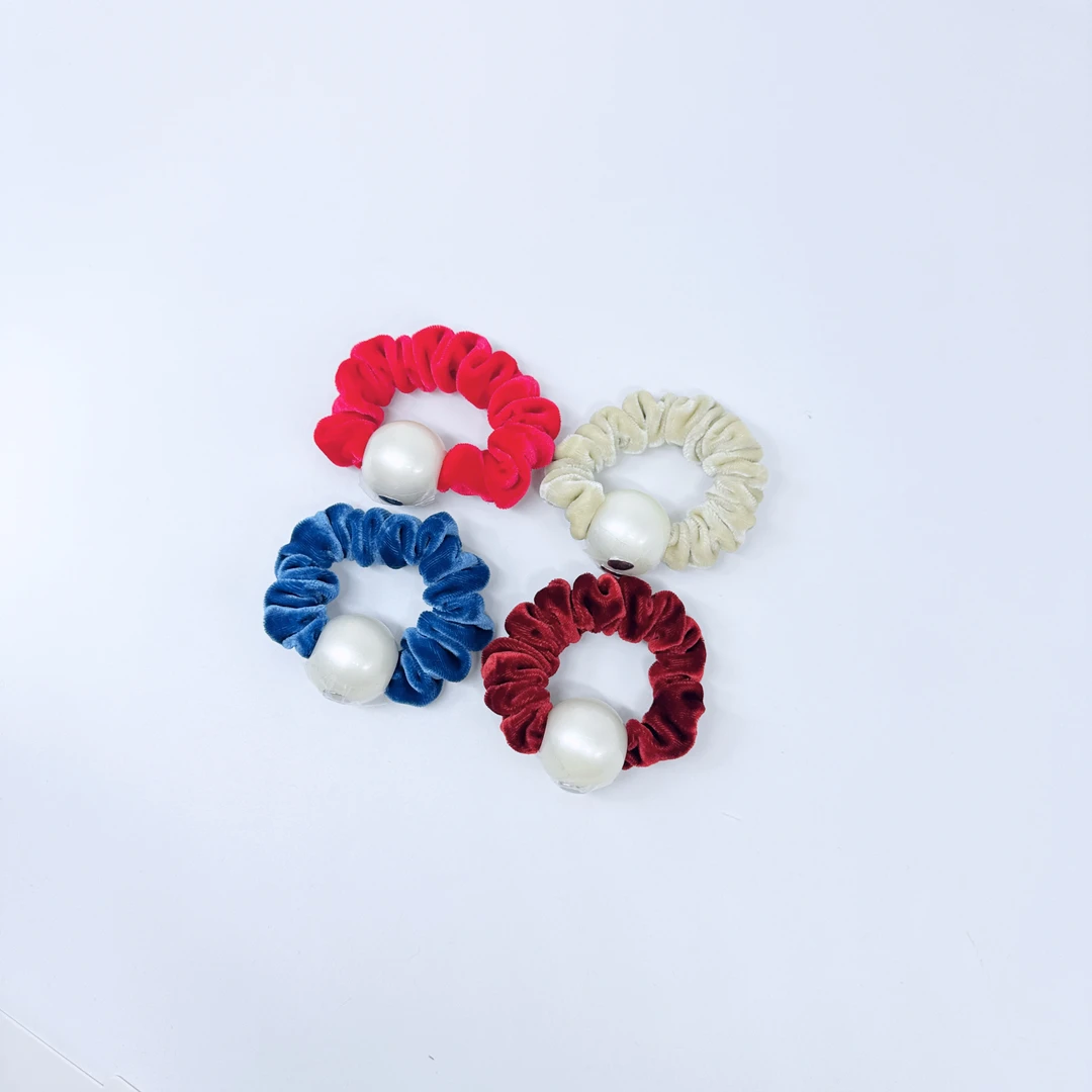 Mi33 丝绒珠珠字母小标发圈 Q22062Q4